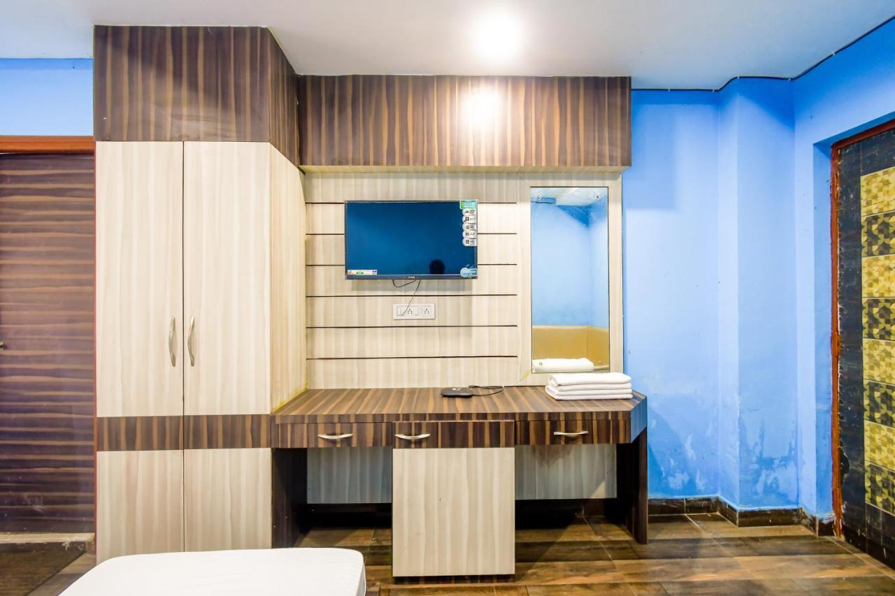 Hotel Blue Abedin Калькутта Экстерьер фото