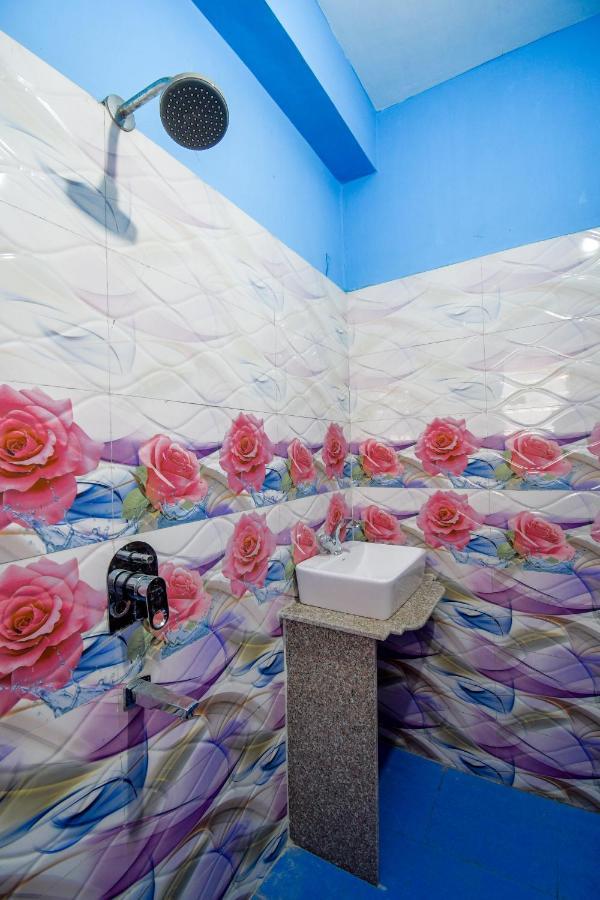 Hotel Blue Abedin Калькутта Экстерьер фото