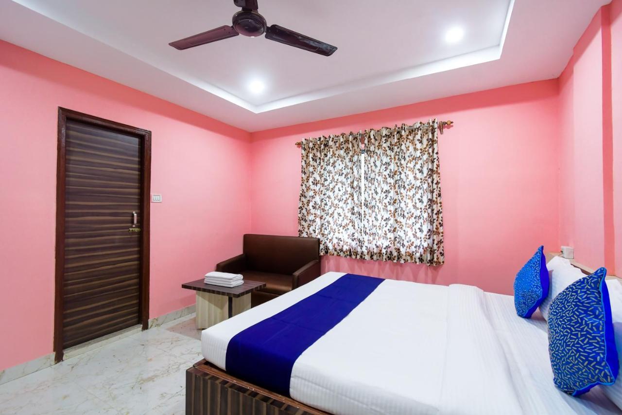 Hotel Blue Abedin Калькутта Экстерьер фото